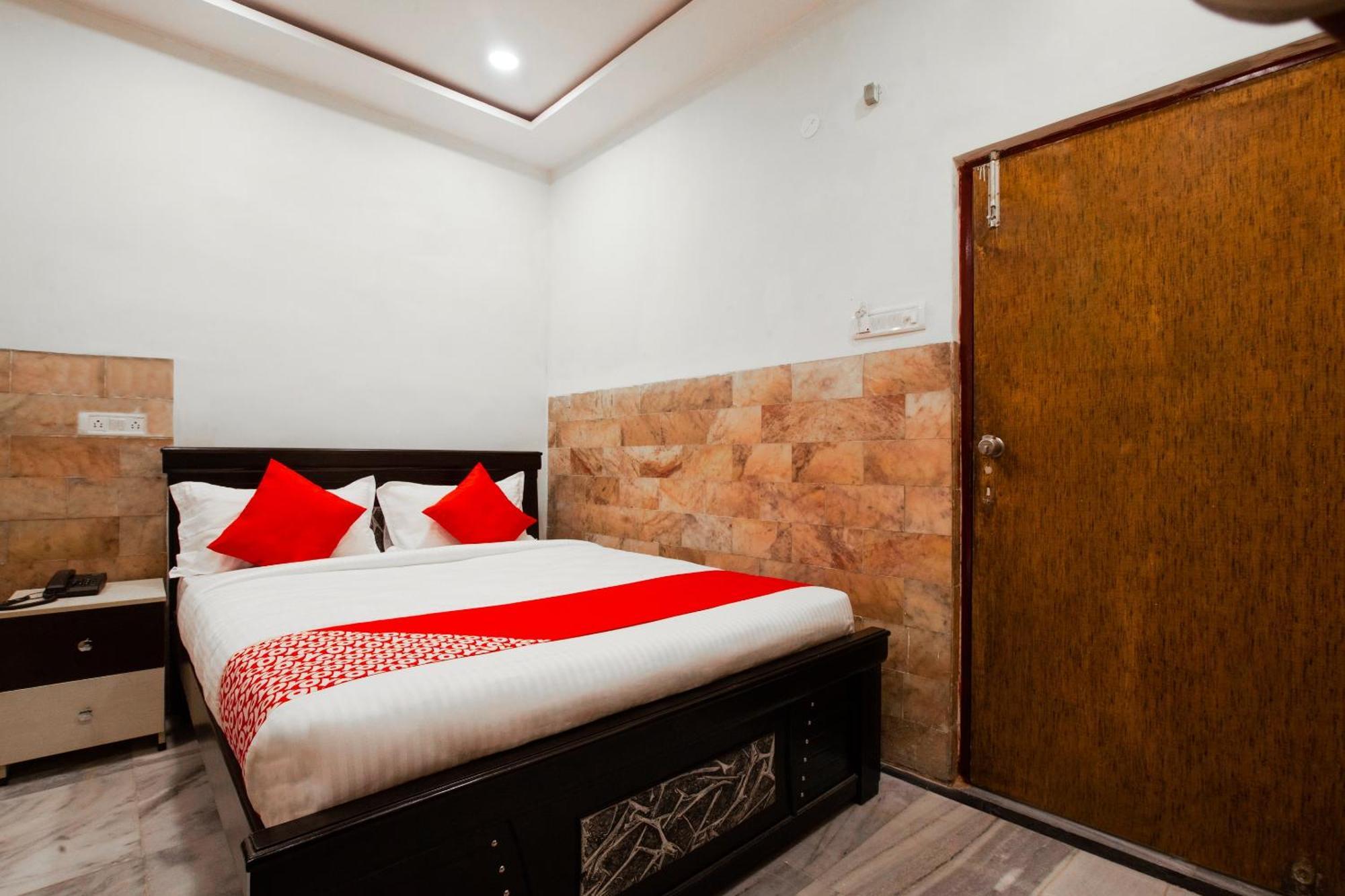 Super Hotel O Holiday Rani Gunj Opp Punjab National Bank Secunderabad Exterior photo